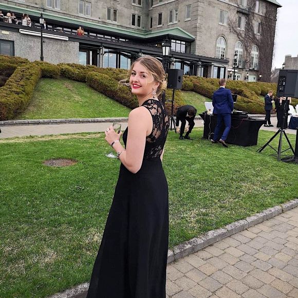 Meet your Posher, Olivia - Picture 1 of 1